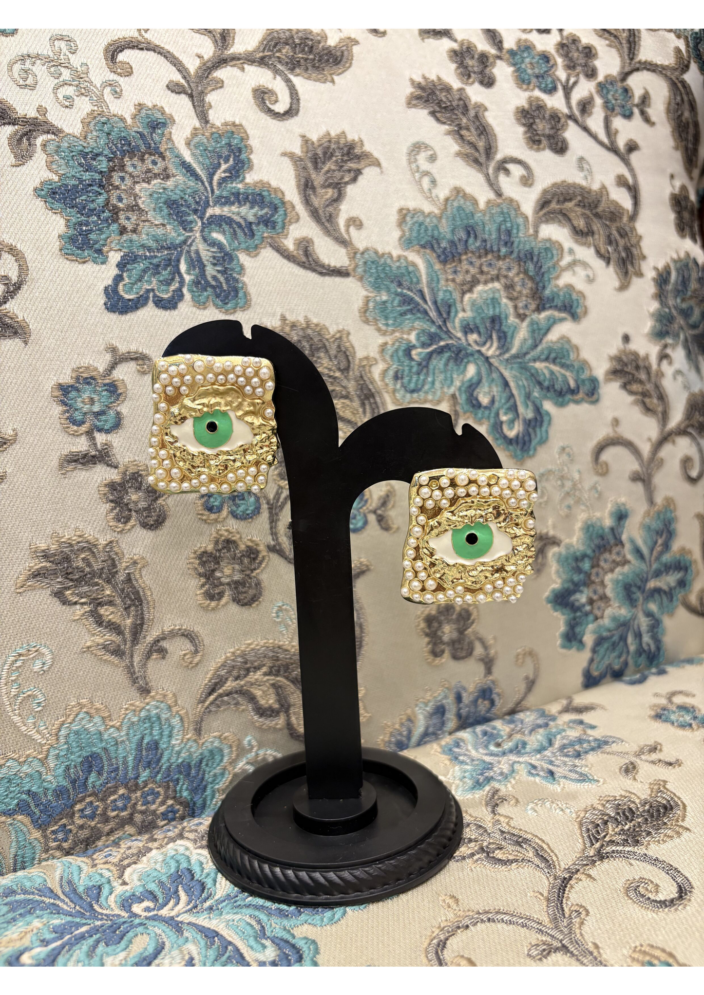 The Pearl Gaze Studs
