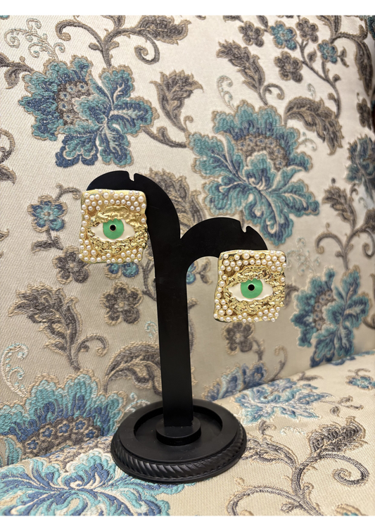 The Pearl Gaze Studs